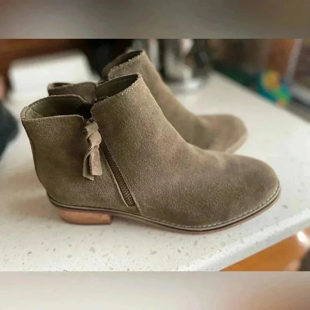 Blondo Women's Liam Side Zip Bootie Khaki Olive Waterproof Leather Ankle Boots